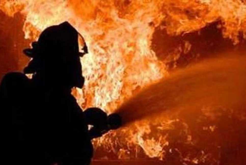 রাজধানীর মিরপুরে সুতার গোডাউনে আগুন, নিয়ন্ত্রণে ৫ ইউনিট