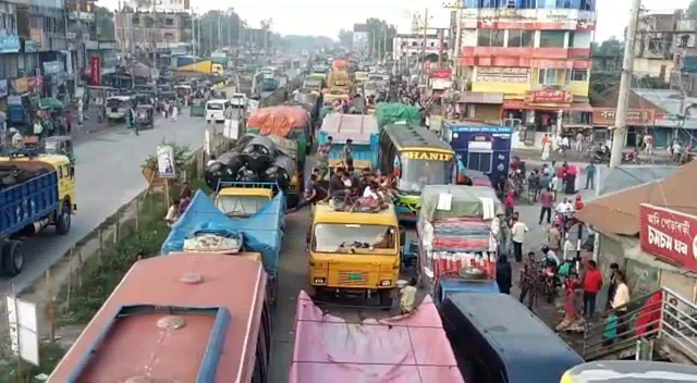ঢাকা-টাঙ্গাইল মহাসড়কে ২৫ কিলোমিটার এলাকায় যানজট