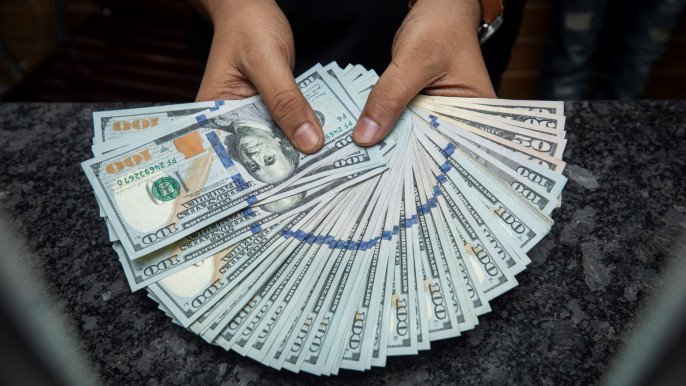 Dollar stable at Tk108 in kerb market