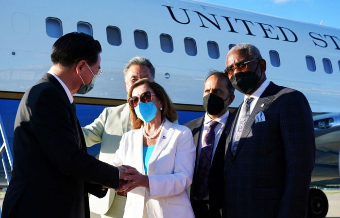 উত্তেজনার মধ্যে তাইওয়ান ছাড়লেন ন্যান্সি পেলোসি