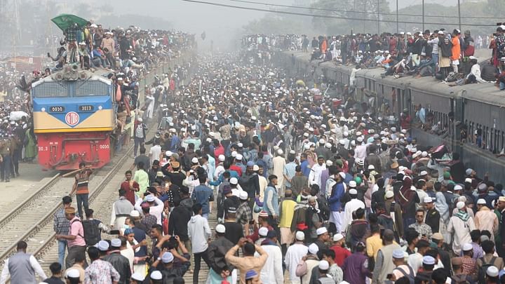 আখেরি মোনাজাত শেষে দলে দলে বাড়ি ফিরছেন মানুষ