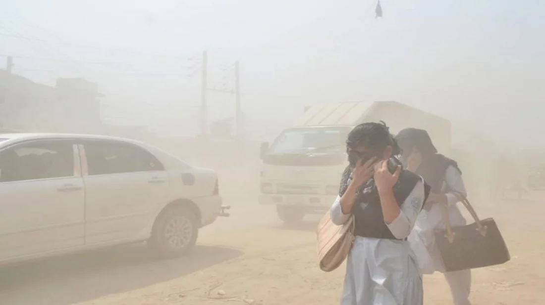 দূষিত শহরের তালিকায় শীর্ষে আবারও ঢাকা