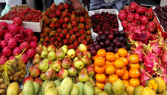 এবার রোজায়  ইফতারির তালিকা থেকে কাটছাঁট হবে ফল