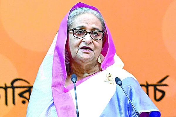 টাকা কামাতেই ব্যস্ত কিছু ডাক্তার : প্রধানমন্ত্রী একটি মহল এমবিবিএস ডিগ্রি অর্জনের পর চিকিৎসা চর্চা ও গবেষণা বাদ দিয়ে সরকারি চাকরি অথবা রাজনীতিতে চলে যান
