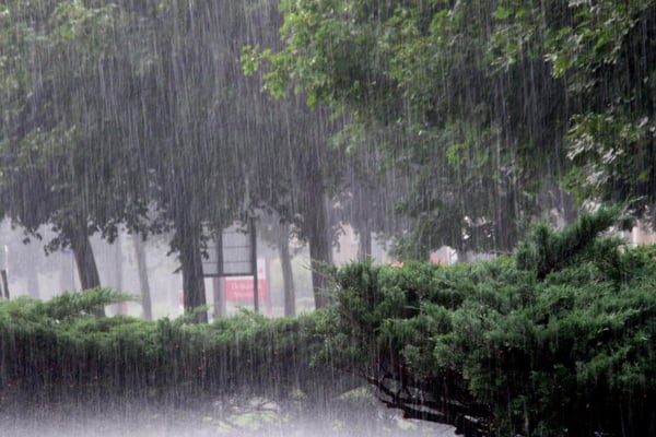 ঢাকায় থেমে থেমে বৃষ্টি, কালবৈশাখীর সম্ভাবনা