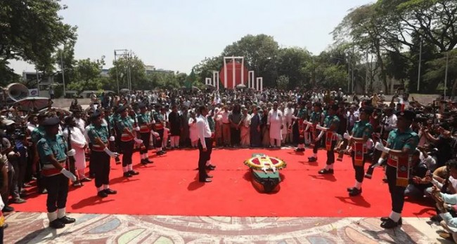 ডা. জাফরুল্লাহ চৌধুরীকে গার্ড অব অনার প্রদান
