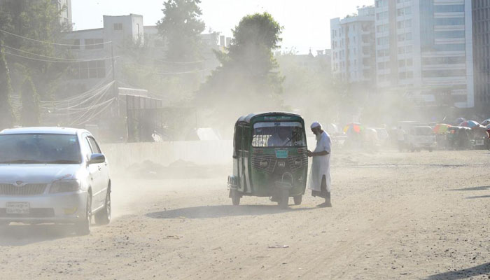‘খুব অস্বাস্থ্যকর’ বায়ু নিয়ে দূষণের শীর্ষে ঢাকা