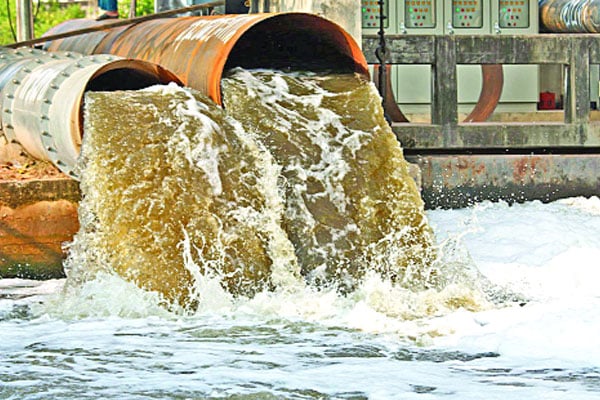 বিশুদ্ধ পানি এখন চ্যালেঞ্জ ♦ দূষিত পানিতে ছড়াচ্ছে রোগ ♦ নামছে ভূগর্ভস্থ পানির স্তর ♦ পানি সংকটে মানুষ ♦ ৭৩ শতাংশ জমি সেচ হয় ভূগর্ভস্থ পানিতে