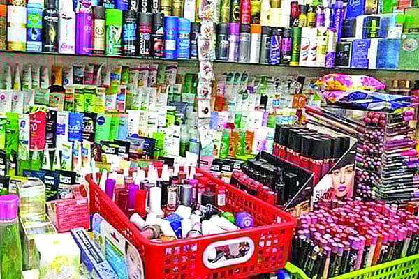 নকল প্রসাধনীতে সর্বনাশ ♦ সক্রিয় ভেজালকারীরা ♦ বেশি নকল হচ্ছে বিউটিফিকেশন পণ্য ♦ তৎপর প্রশাসনও ♦ বাড়ানো হয় জরিমানার অর্থ