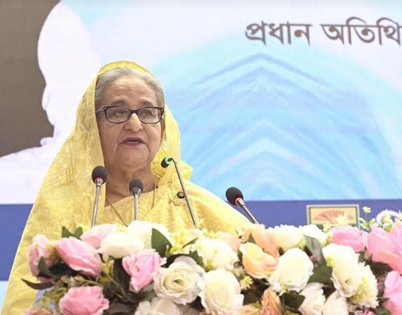Work sincerely as country’s development isn’t hampered: PM