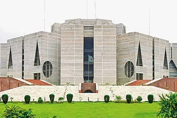 গাজীপুরে দুই মহাসড়কে গাড়ির চাপ, গার্মেন্টস ছুটির পর বিকেলে আরও বাড়বে