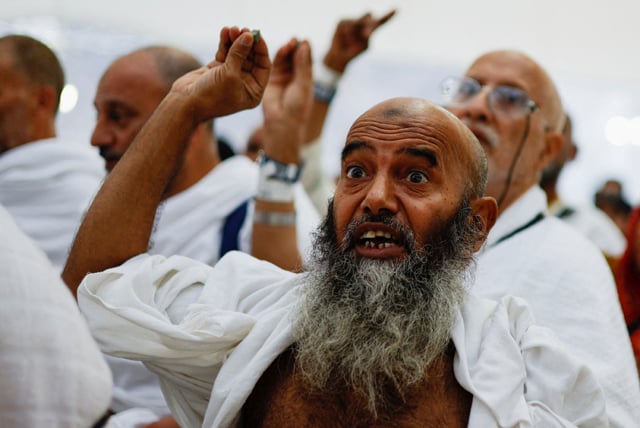 Crowds ‘stone the devil’ in final hajj ritual