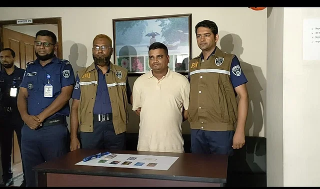 বয়স্ক ও বিধবা নারীদের সঙ্গে প্রতারণা করে আসছিলেন তিনি