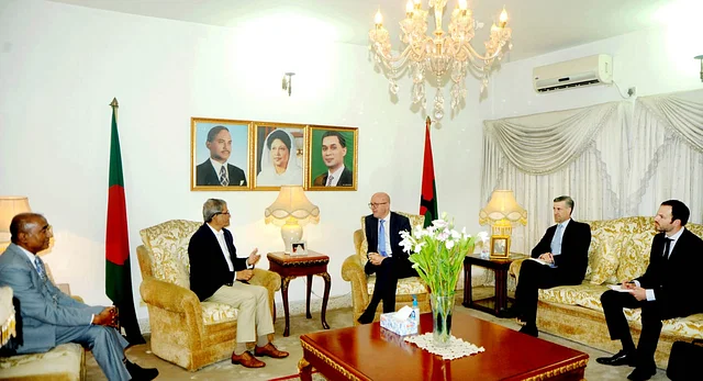 ইইউ রাষ্ট্রদূতকে বিএনপি জানিয়েছে, নির্দলীয় সরকার ছাড়া সুষ্ঠু ও অবাধ নির্বাচন সম্ভব নয়