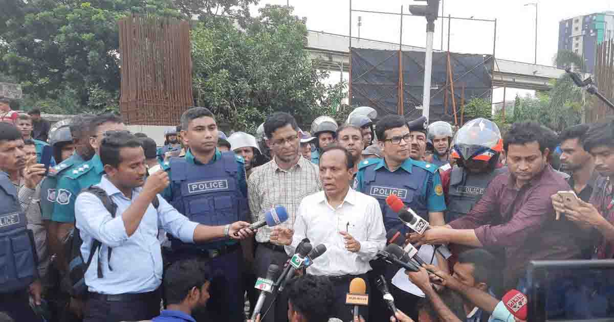 রেল চলাচল শুরু পাঁচ ঘণ্টা পর রেললাইন ছাড়লেন অবরোধকারীরা