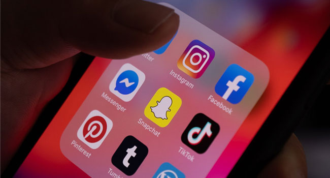 বিশ্বের ৬৪ ভাগ লোক সামাজিক মিডিয়া ব্যবহার করে