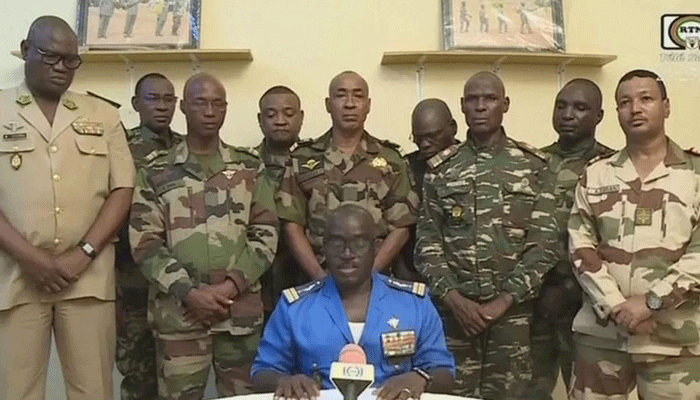 নাইজারে সামরিক অভ্যুত্থানের পর প্রেসিডেন্ট আটক