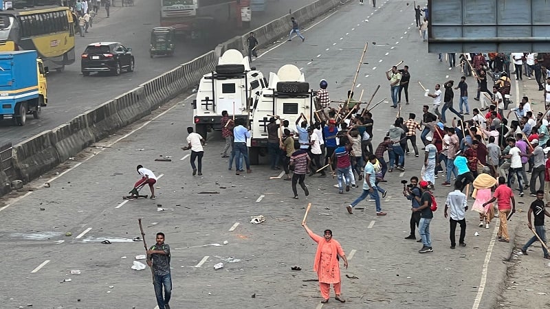 Police car, buses set on fire by BNP activists in city