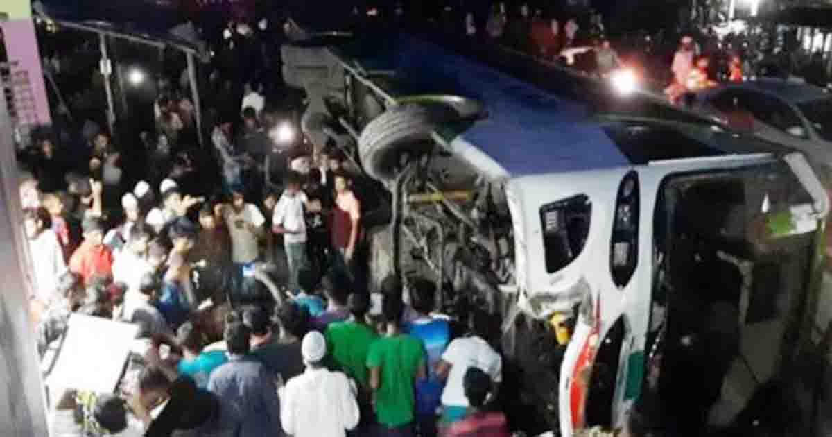 যশোরে ইজিবাইকে বাসের ধাক্কা: নিহত ৭