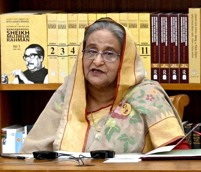 বিএনপি শুধু ধ্বংস ও লুটপাট করতে জানে জনগণের সেবা করতে জানে না : প্রধানমন্ত্রী