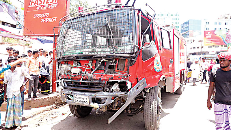 সড়ক দুর্ঘটনায় সাত জেলায় প্রাণ গেল ১৩ জনের