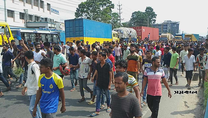 ২৩ হাজার টাকা মজুরি দাবি কালিয়াকৈরে ঢাকা-টাঙ্গাইল মহাসড়ক অবরোধ