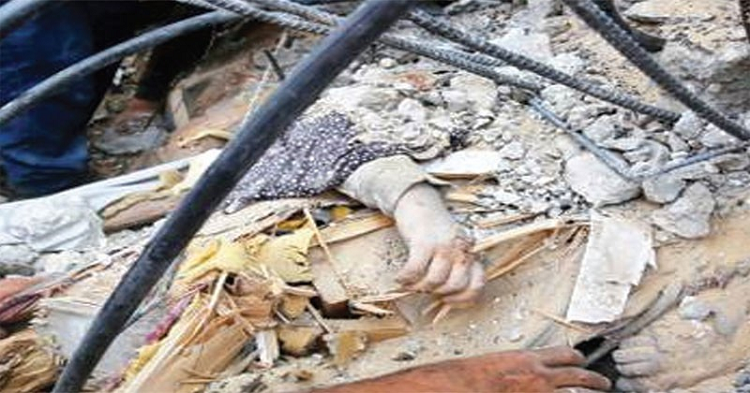 অবরুদ্ধ গাজায় তীব্র বোমা বর্ষণ : ২৪ ঘণ্টায় রেকর্ড ৭০৪ জন নিহত