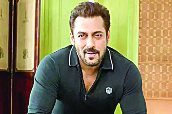 শীর্ষ বলিউড তারকা পার্টি ডান্স ও ইনস্টাগ্রামে অভাবনীয় আয়