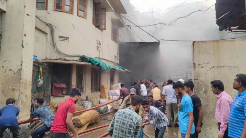 এস এ পরিবহনে লাগা আগুন নিয়ন্ত্রণে