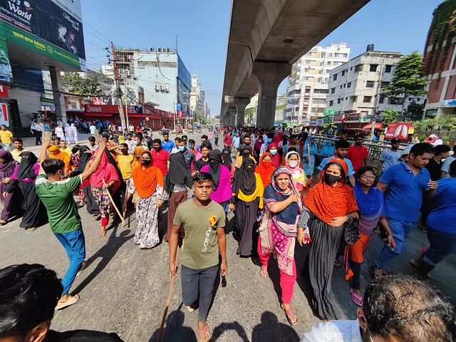 পোশাকশ্রমিকদের বিক্ষোভ নিয়েও দুশ্চিন্তা আওয়ামী লীগের বিএনপির হরতাল-অবরোধের মধ্যে শ্রমিক অসন্তোষ। ফলে ক্ষমতাসীনেরা শ্রমিকদের বেতন-ভাতা সমস্যা দ্রুত মেটানোর তাগিদ অনুভব করছেন।