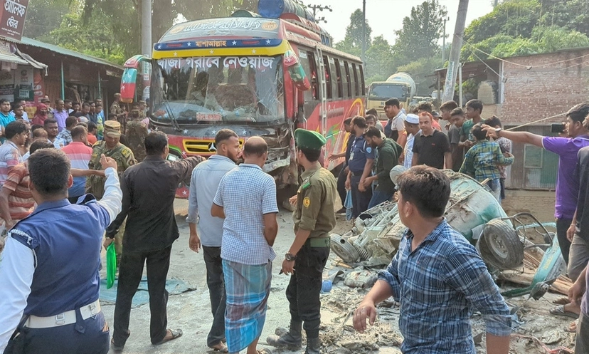 বাসচাপায় অটোরিকশার দুই যাত্রী নিহত, ৩ জনের অবস্থা আশঙ্কাজনক