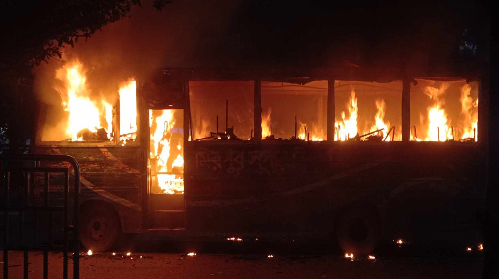 হরতালের ২৭ ঘণ্টায় ট্রেনসহ ১৮ যানবাহনে আগুন