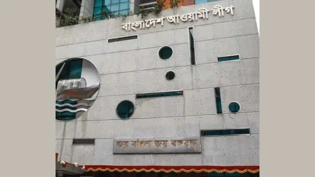 মনোনয়ন আওয়ামী লীগের আলোচিতদের অনেকে বাদ পড়ছেন আ.লীগের মনোনয়নে পরিবর্তন বেশি হতে পারে ঢাকা, চট্টগ্রাম ও বরিশাল বিভাগে।  বরিশালে বাদ পড়ছেন পঙ্কজ নাথ, পাচ্ছেন শাম্মী আহমেদ।  মনোনয়নের আলোচনায় আইজিপির ভাই, সাবেক মুখ্য সচিব।  আজ সকাল ১০টায় গণভবনে মনোনয়ন–প্রত্যাশীর সঙ্গে মতবিনিময় করবেন দলের সভাপতি শেখ হাসিনা।