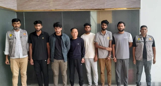 ফেসবুক লিংকে চাপ দিয়েই প্রতারক চক্রের খপ্পরে, খোয়ালেন ৮ লাখ টাকা