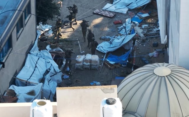 Israel presses Gaza hospital raid