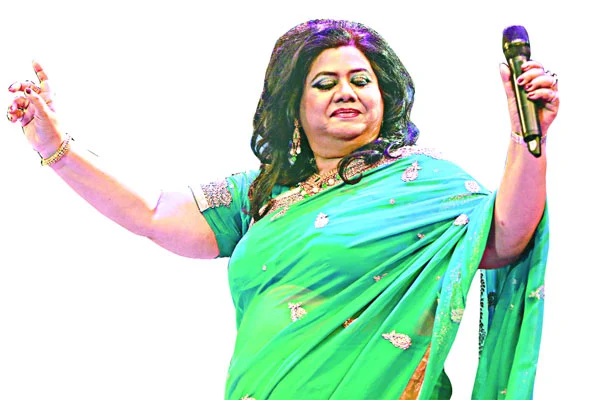 সীমানা ছাড়িয়ে রুনা লায়লা