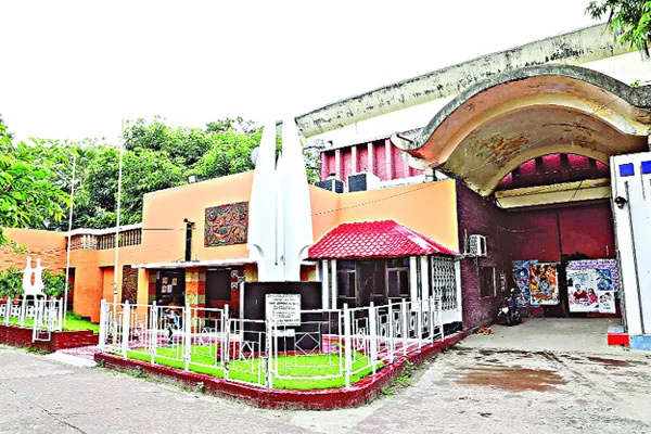 এ কী হাল এফডিসির বেতন-ভাতা বন্ধ, শুটিং নেই, বছরের পর বছর লোকসান