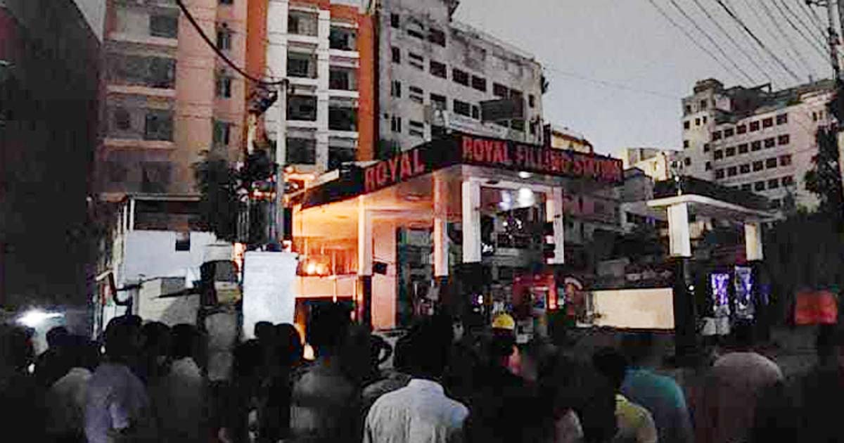 মহাখালীতে ফিলিং স্টেশনে আগুন।