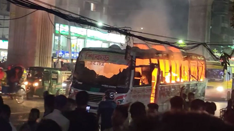 রাজধানীসহ সারাদেশে ৯ গাড়িতে আগুন