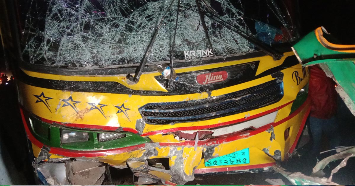 ঝালকাঠিতে বাস-মাহিন্দ্রা সংঘর্ষে নিহত ৩