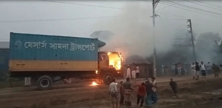 গাজীপুরে কাভার্ড ভ্যানে আগুন