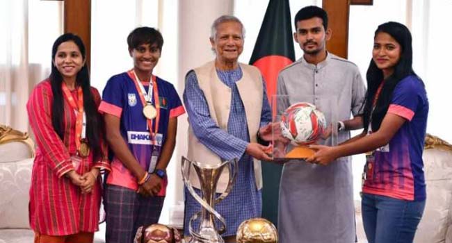 প্রধান উপদেষ্টা নারী ফুটবলারদের সমস্যার কথা শুনেছেন : আসিফ মাহমুদ