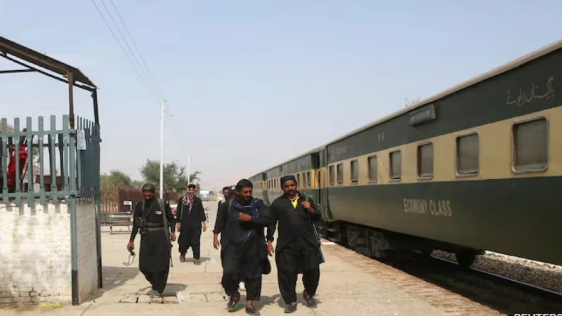 পাকিস্তানে ট্রেনের সব জিম্মি উদ্ধার, ৩৩ হামলাকারীসহ নিহত ৫৮