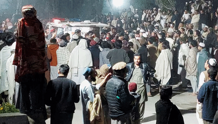 পাকিস্তানে জোড়া বোমা হামলায় নিহত ২১