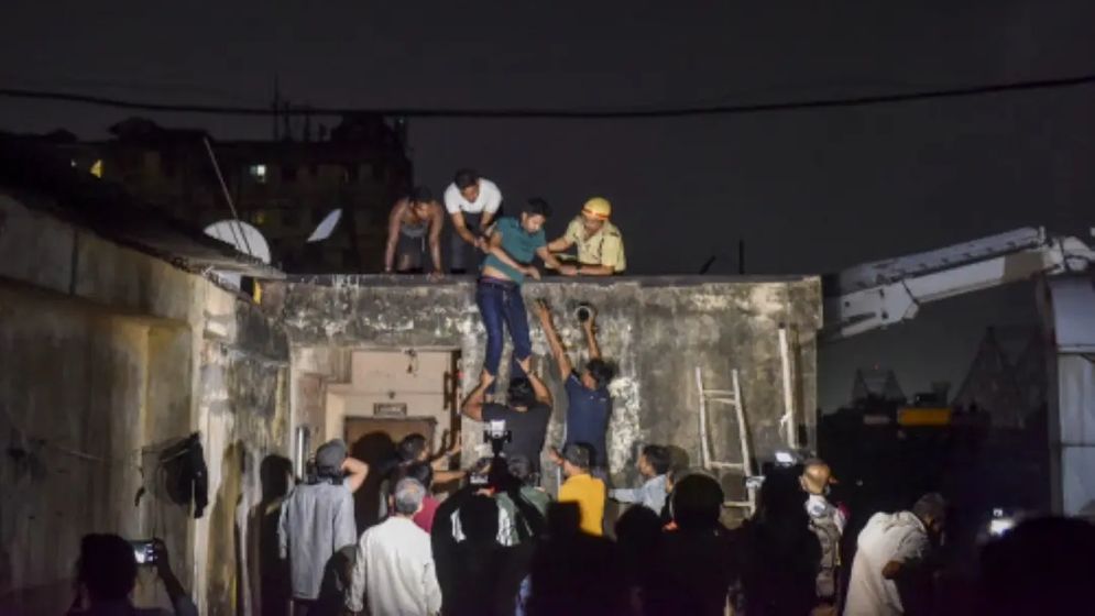 কলকাতায় হোটেলে ভয়াবহ অগ্নিকাণ্ডে নিহত ১৪