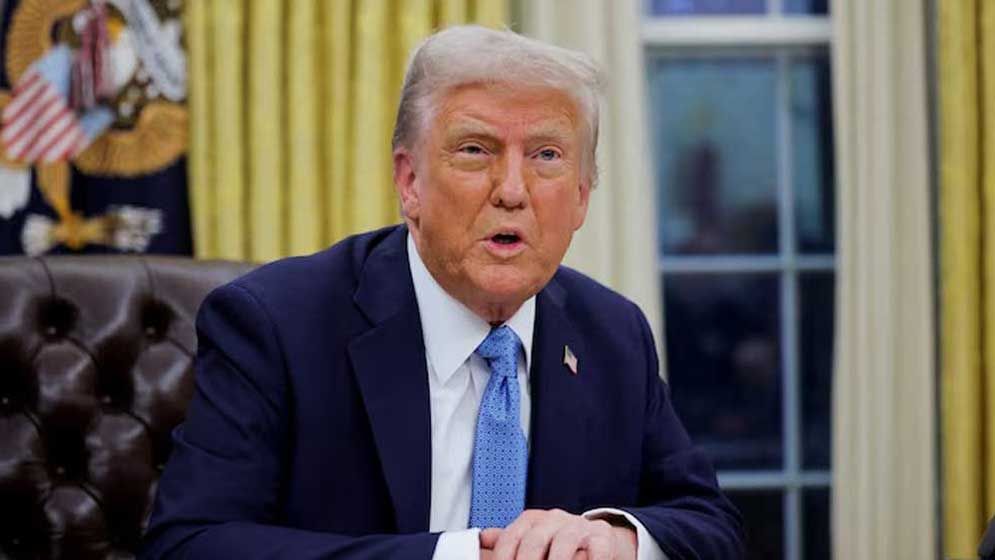 স্মার্টফোনে ছাড় নয়, নতুন ঘোষণা ট্রাম্পের