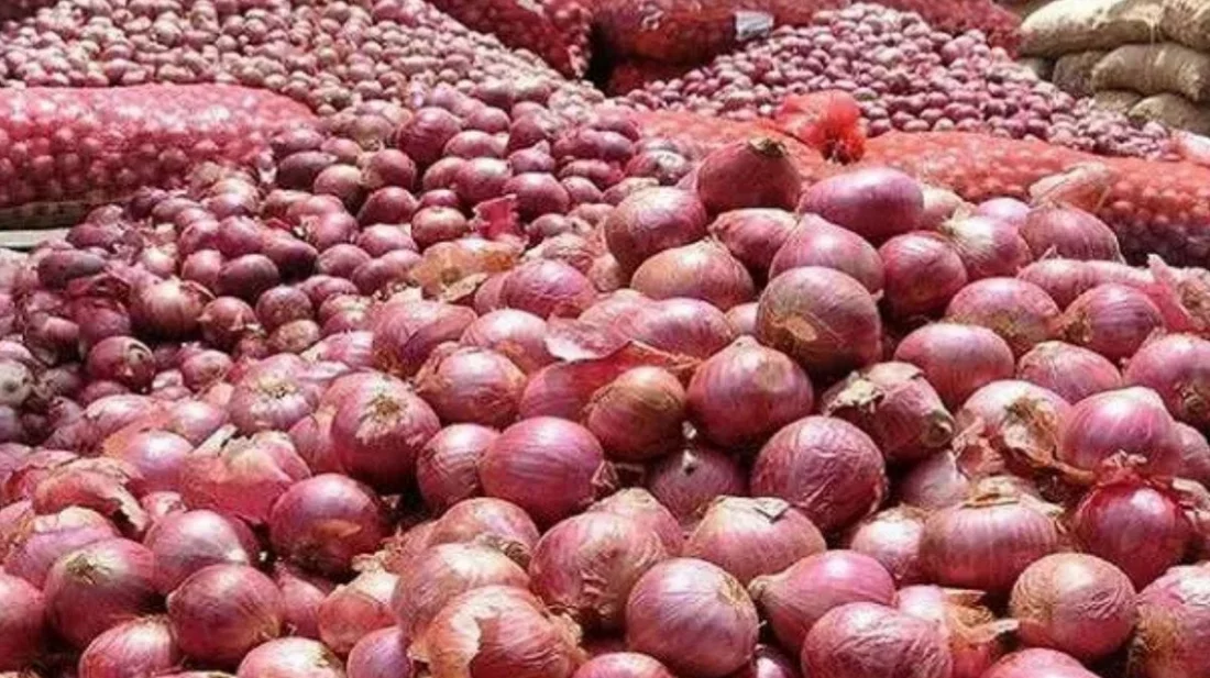 মজুদ করছেন ব্যবসায়ীরা, পেঁয়াজের দাম বৃদ্ধি