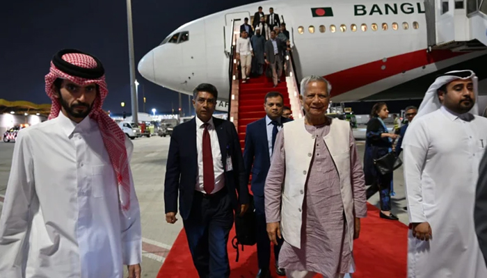 কাতার পৌঁছেছেন প্রধান উপদেষ্টা