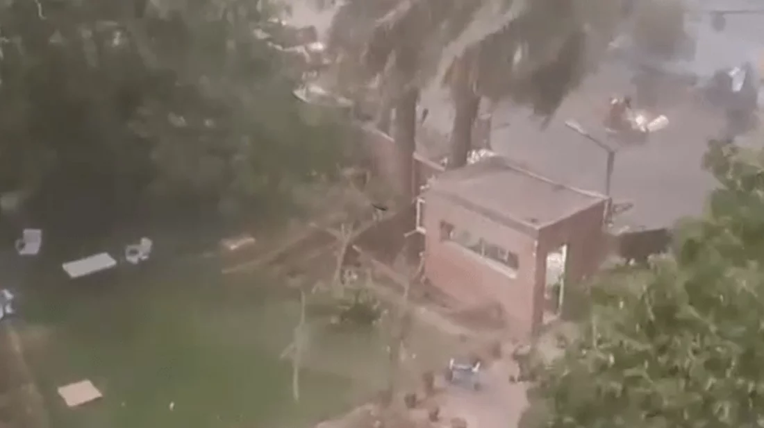 পাকিস্তানে তুমুল ঝড়-বৃষ্টিতে ১৩ জনের প্রাণহানি, আহত ৯২