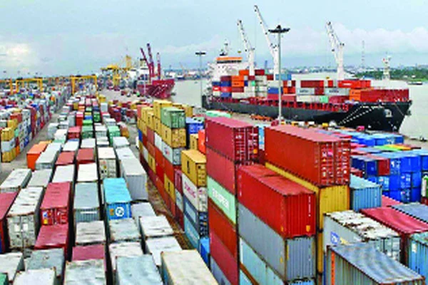 চট্টগ্রাম বন্দর জট ৪৫ হাজার কনটেইনারের ঈদের ছুটিতে আরও বাড়ার শঙ্কা, উদ্বিগ্ন ব্যবসায়ীরা